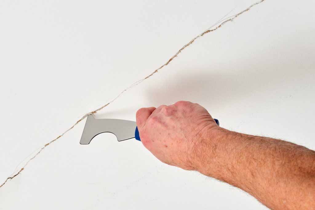 Apply Plaster for Very Large Cracks